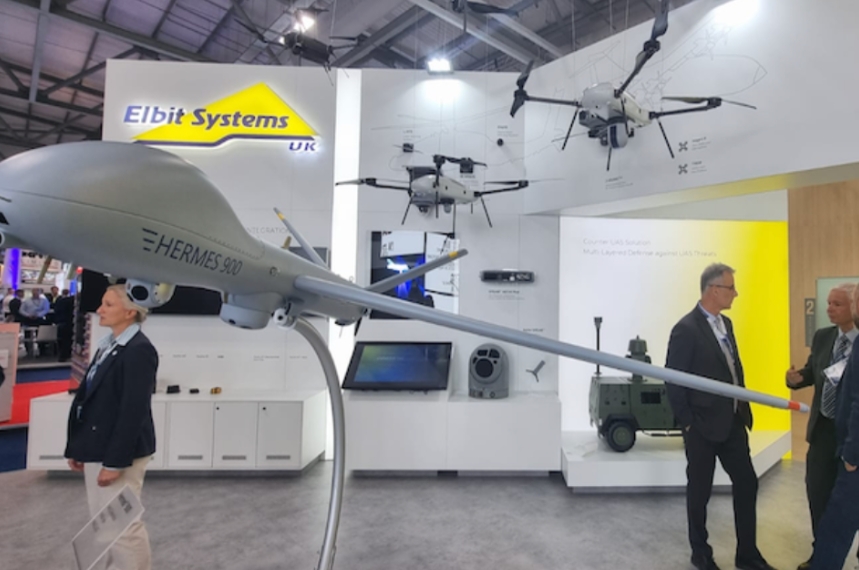 Выставка беспилотников Elbit Systems с Hermes 900 на аэрокосмическом салоне